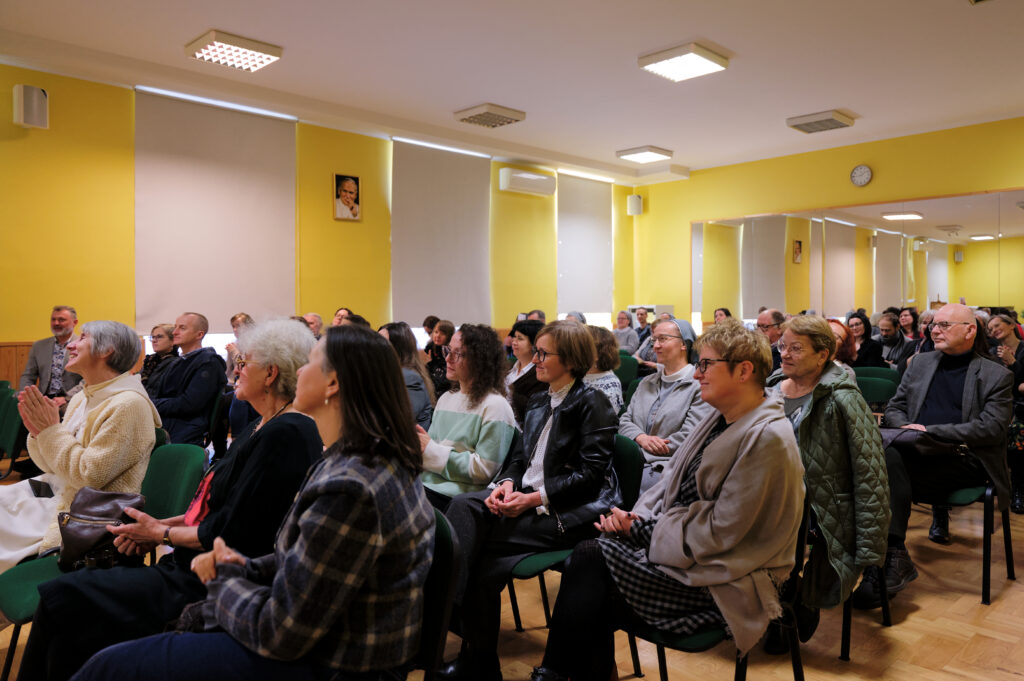 Zdjęcie z konferencji przedstawiające słuchaczy.